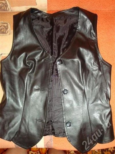 Лот: 630452. Фото: 1. Кожанная жилетка размер S всего... Пиджаки, жакеты, жилеты