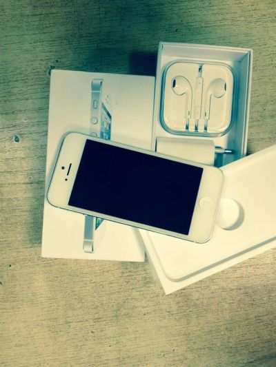 Лот: 3625390. Фото: 1. Apple iPhone 5 16Gb White, белый... Смартфоны