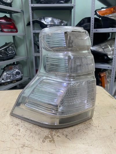 Лот: 25639699. Фото: 1. Задний фонарь Toyota Land Cruiser... Оптика и освещение
