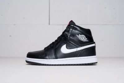 Лот: 11617641. Фото: 1. кроссовки Air Jordan 1 Retro. Кеды, кроссовки, слипоны