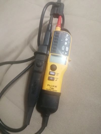 Лот: 17270288. Фото: 1. Fluke t150 тестер напряжения. Радиолюбительский инструмент