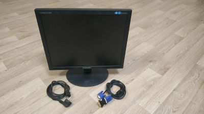 Лот: 15226725. Фото: 1. Монитор samsung SyncMaster E1920. ЖК-мониторы