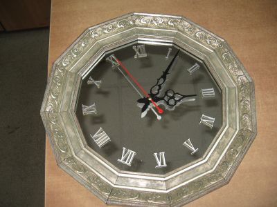 Лот: 16902128. Фото: 1. Часы в серебряном багете (диаметр... Часы настенные, настольные