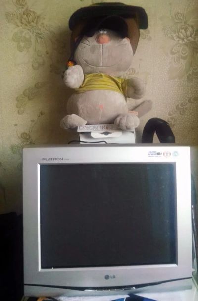 Лот: 4985886. Фото: 1. Монитор LG Flatron F700P в дар. ЭЛТ-мониторы