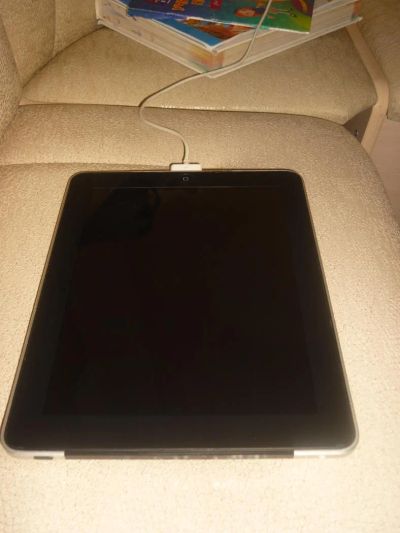 Лот: 6010564. Фото: 1. планшет ipad 1. Планшеты