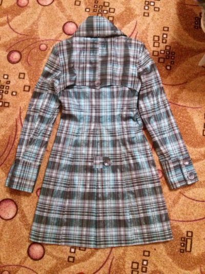 Лот: 6066679. Фото: 1. Плащ бирюзовый в клеточку. Верхняя одежда