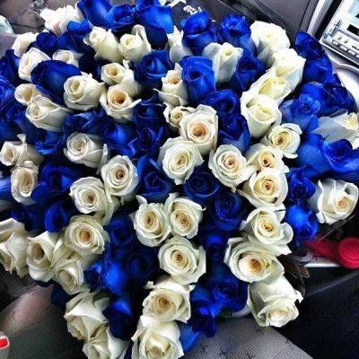 Лот: 1385589. Фото: 1. Букет из 19 синих и 10 белых роз. Другое (цветы, букеты)