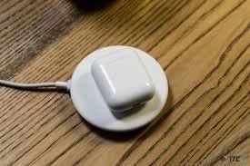 Лот: 15575440. Фото: 1. Airpods 2 (mrxj2RU/A). Наушники, гарнитуры