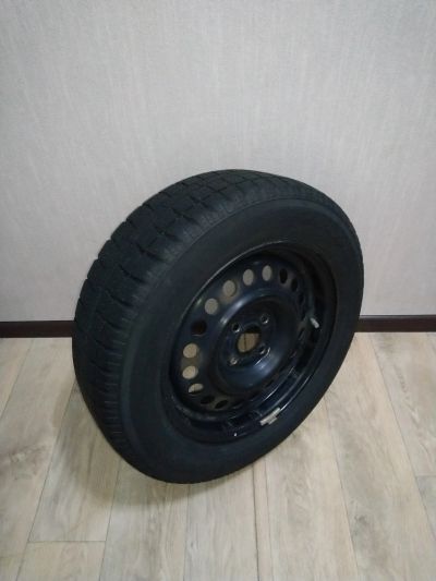 Лот: 21073663. Фото: 1. Комплект зимней резины TOYO R15... Шины