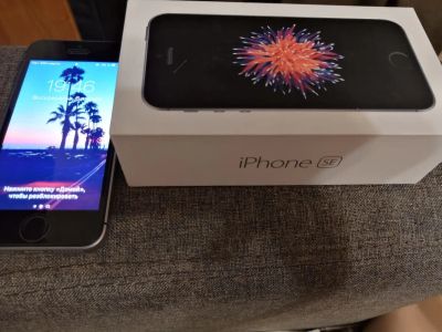 Лот: 12959211. Фото: 1. iPhone SE. Смартфоны