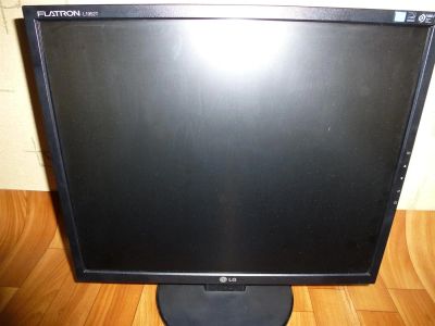 Лот: 3619520. Фото: 1. Монитор жк LG flatron L1952T 19... ЖК-мониторы
