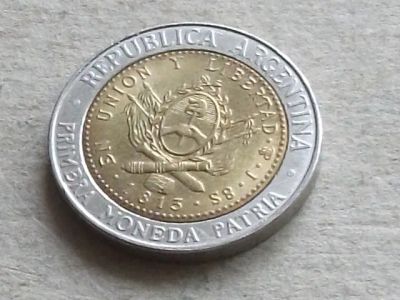 Лот: 19357585. Фото: 1. Монета 1 песо один Аргентина 2009... Америка
