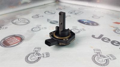 Лот: 24609382. Фото: 1. Датчик уровня масла Audi A4 ALT... Электрооборудование