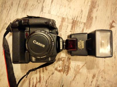 Лот: 4961997. Фото: 1. Canon 450d body + сумка+ 2 флешки... Цифровые зеркальные