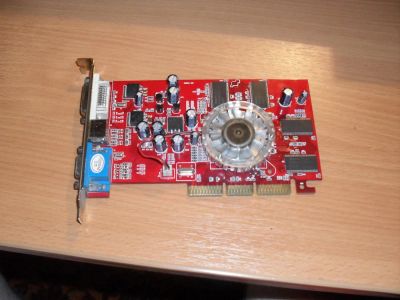 Лот: 4125907. Фото: 1. Видеокарта AGP Ati Radeon 9200... Видеокарты