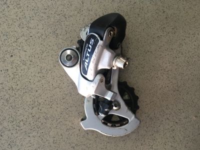 Лот: 20632697. Фото: 1. Переключатель задний shimano Altus... Запчасти