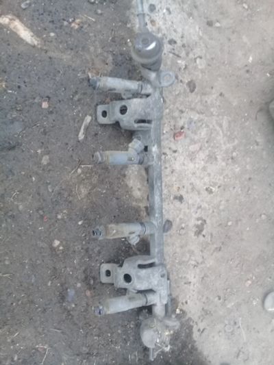 Лот: 11678653. Фото: 1. топливная рейка mazda familia... Двигатель и элементы двигателя