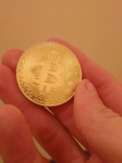 Лот: 10890056. Фото: 1. Монет Bitcoin сувенир. Фигурки, статуэтки