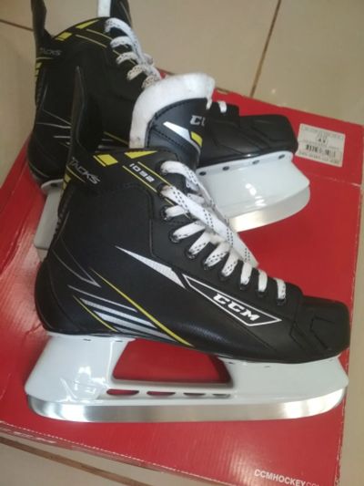 Лот: 19847787. Фото: 1. Коньки хоккейные CCM tacks (размер... Коньки