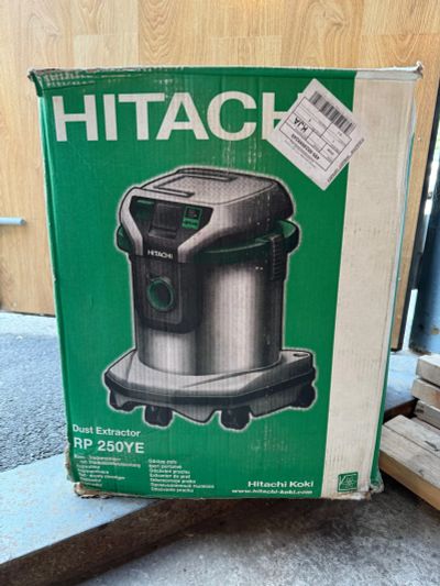 Лот: 23302737. Фото: 1. Пылесос профессиональный Hitachi... Пылесосы, паровые швабры