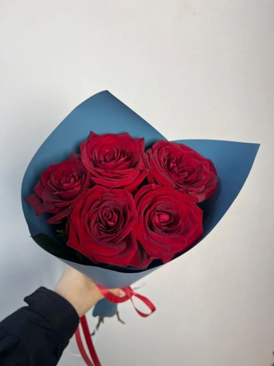 Лот: 24955554. Фото: 1. 2. Букет - комплимент торги на... Свежие цветы