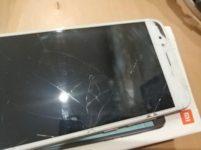 Лот: 16818344. Фото: 1. Телефон Xiaomi mi a1. Смартфоны