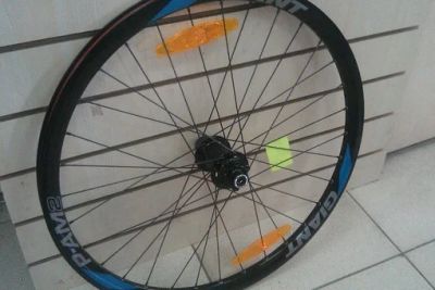 Лот: 5131472. Фото: 1. Колесо в сборе заднее Giant 12x150. Запчасти