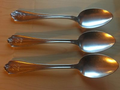 Лот: 16701680. Фото: 1. Три чайных ложки серебро The Biltmore... Столовые приборы, ножи