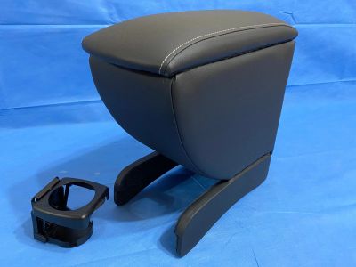 Лот: 17528659. Фото: 1. Подлокотник HONDA Stream 2000... Салон