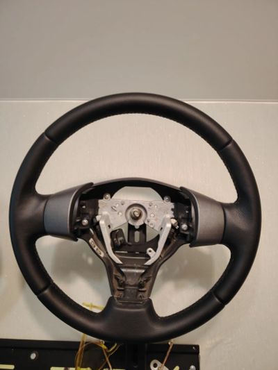 Лот: 25527893. Фото: 1. Руль в коже toyota rav 4 рав 4. Работа с кожей