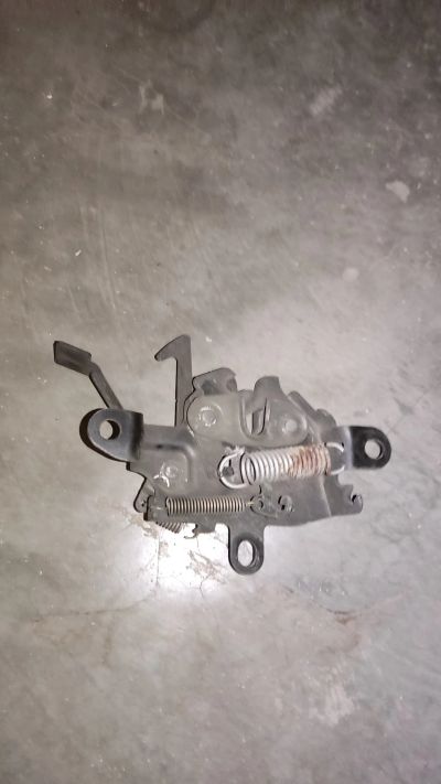 Лот: 20336337. Фото: 1. Замок капота toyota corona premio... Кузов