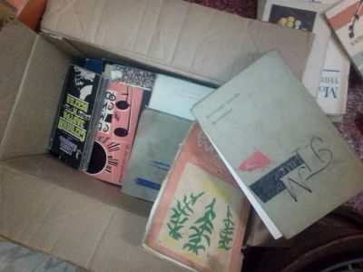 Лот: 19659879. Фото: 1. Книги .Цена за всю коробку .См... Книги
