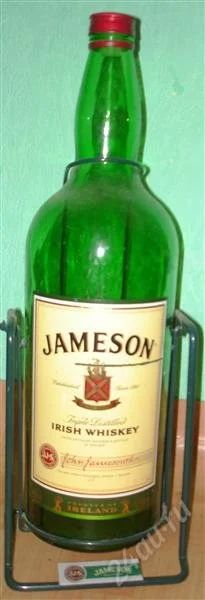 Лот: 1939969. Фото: 1. Бутыль 4,5 литра от Jameson с... Кружки, стаканы, бокалы