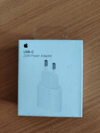 Лот: 21441500. Фото: 1. Адаптер питания Apple 20W USB-C. Зарядные устройства, блоки питания, адаптеры сетевые для смартфонов