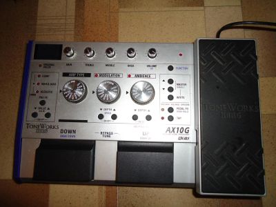 Лот: 1754059. Фото: 1. гитарный процессор Korg AX-10G... Гитарные эффекты и комбоусилители