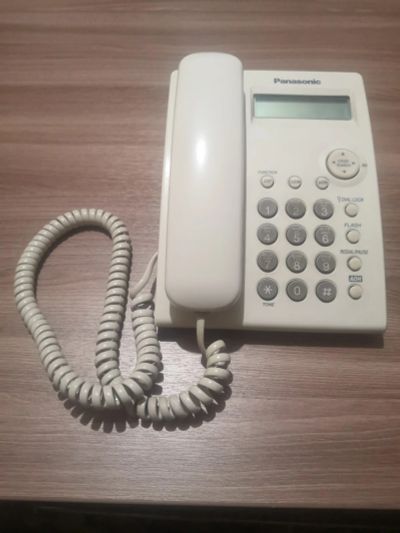 Лот: 18452064. Фото: 1. Телефон проводной Panasonic KX-TS2351RUW. Проводные телефоны