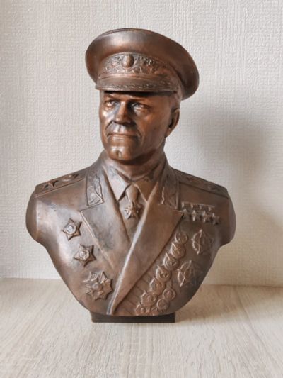 Лот: 25885775. Фото: 1. Бюст Жукова. Предметы интерьера и быта