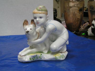 Лот: 6495602. Фото: 1. Фарфоровая фигура " Юный пограничник... Скульптуры