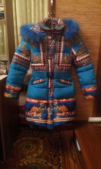 Лот: 8013017. Фото: 1. Яркий пуховик на девочку 10-12... Верхняя одежда