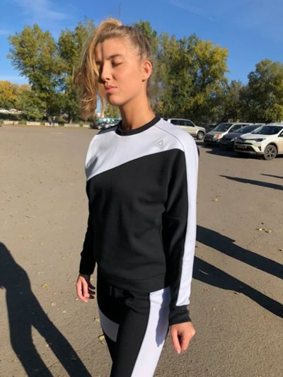 Лот: 12147349. Фото: 1. Спортивный костюм Reebok. Спортивные костюмы