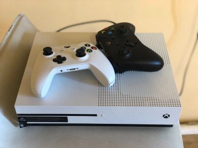 Лот: 14940303. Фото: 1. Продам Xbox one S. Игровые приставки, консоли