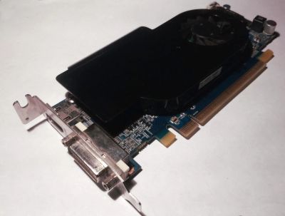 Лот: 5970636. Фото: 1. Видеокарта AMD ATI Radeon HD5570... Видеокарты