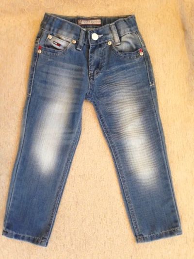 Лот: 7725782. Фото: 1. ДжинсыTommy Hilfiger на рост 98... Брюки, шорты, джинсы
