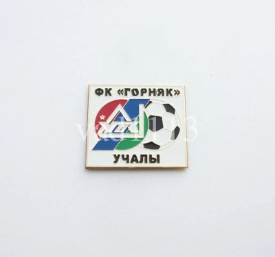 Лот: 11011038. Фото: 1. Футбол-значок ФК Горняк Учалы... Сувенирные
