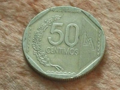 Лот: 10018137. Фото: 1. Монета 50 сентимо Перу 2003 герб. Америка