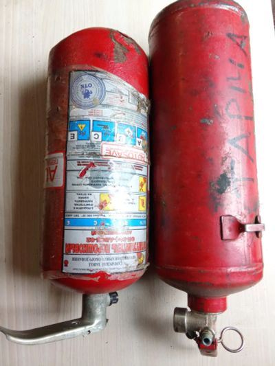 Лот: 25244212. Фото: 1. Огнетушители. 2 шт. Б/у. Огнетушители