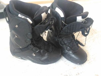 Лот: 10071741. Фото: 1. Сноубордические ботинки для сноуборда... Ботинки