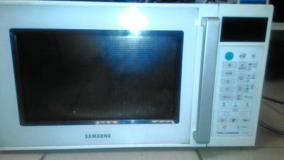Лот: 10471779. Фото: 1. микроволновая печь Samsung CE1110R. Микроволновки, мини-печи
