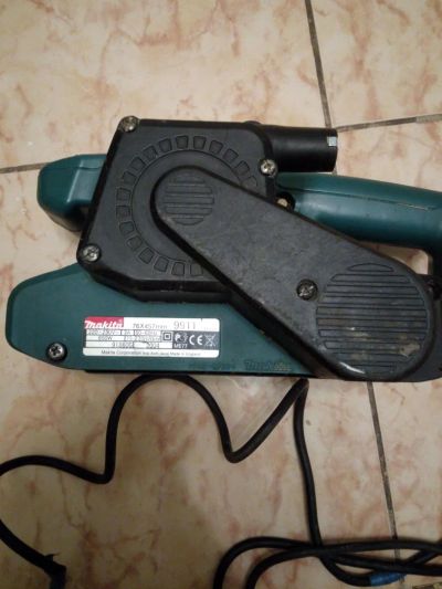 Лот: 6992021. Фото: 1. Makita 9911 ленточная шлифмашина... Электроинструмент