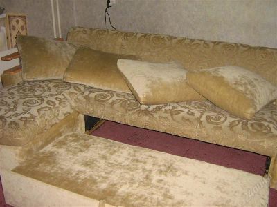 Лот: 1255791. Фото: 1. красивый диван + 4 подушки. Кресла, пуфы